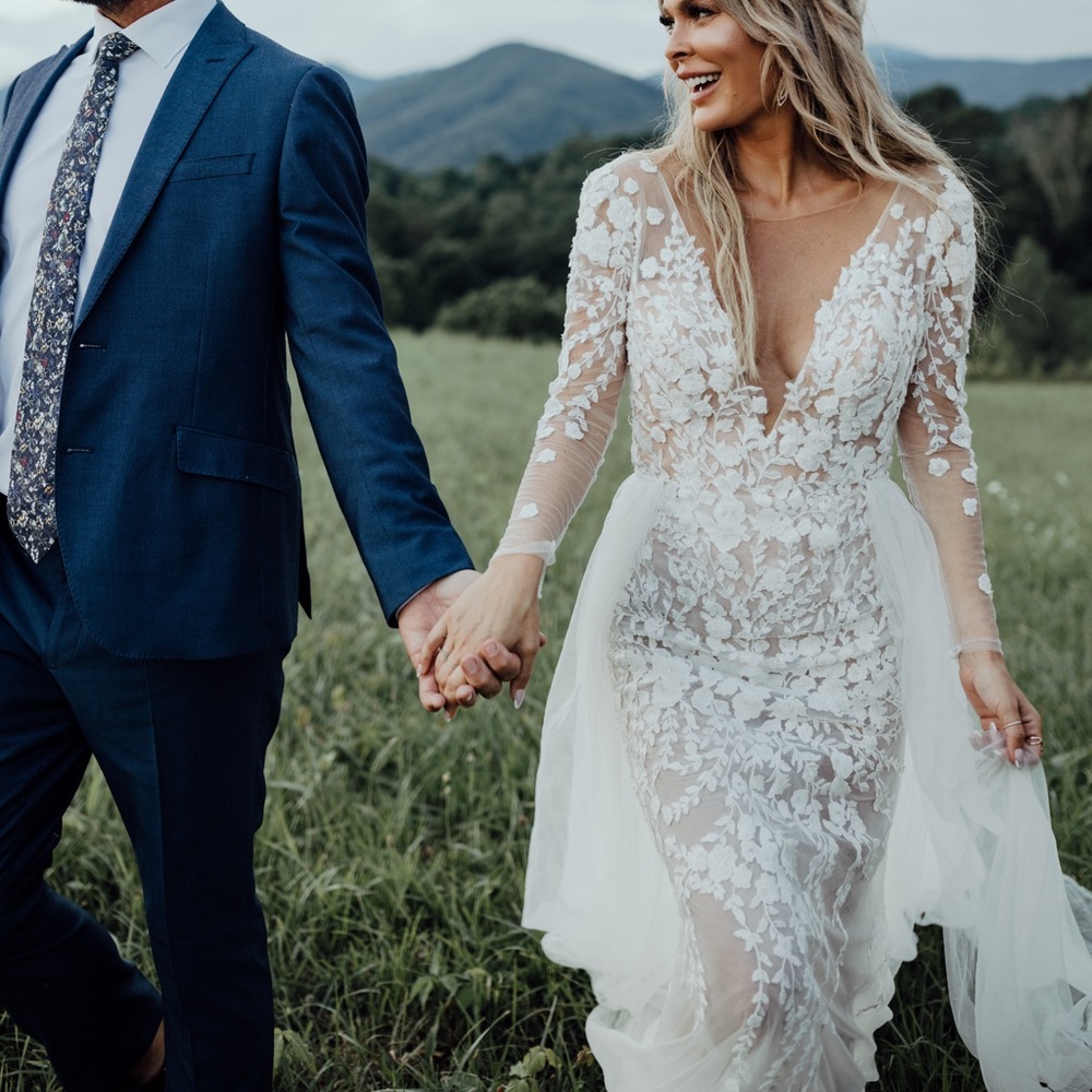 Beautiful lace long sleeves wedding dress